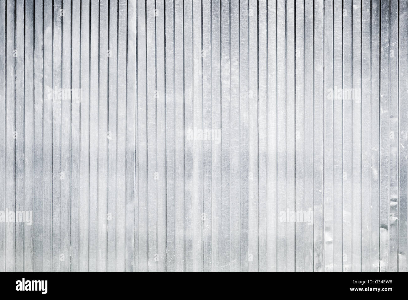 Neue gewellte Metall-Zaun, gewerbliche Wandbeschaffenheit Hintergrund Foto Stockfoto