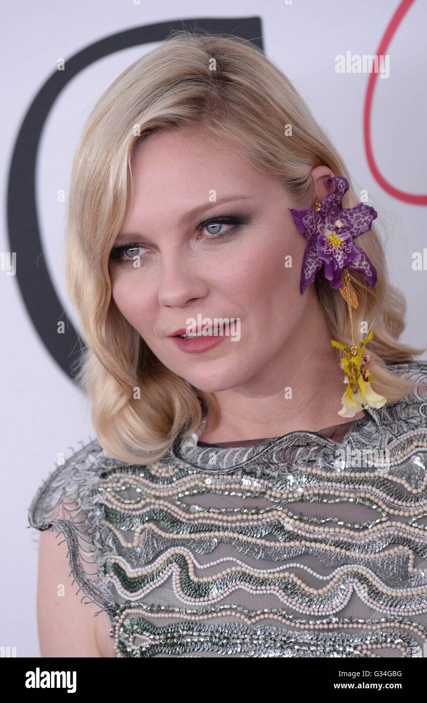 Kirsten Dunst im Ankunftsbereich für 2016 CFDA Fashion Awards - Teil2, Hammerstein Ballroom in Manhattan Center, New York, NY 6. Juni 2016. Foto von: Kristin Callahan/Everett Collection Stockfoto