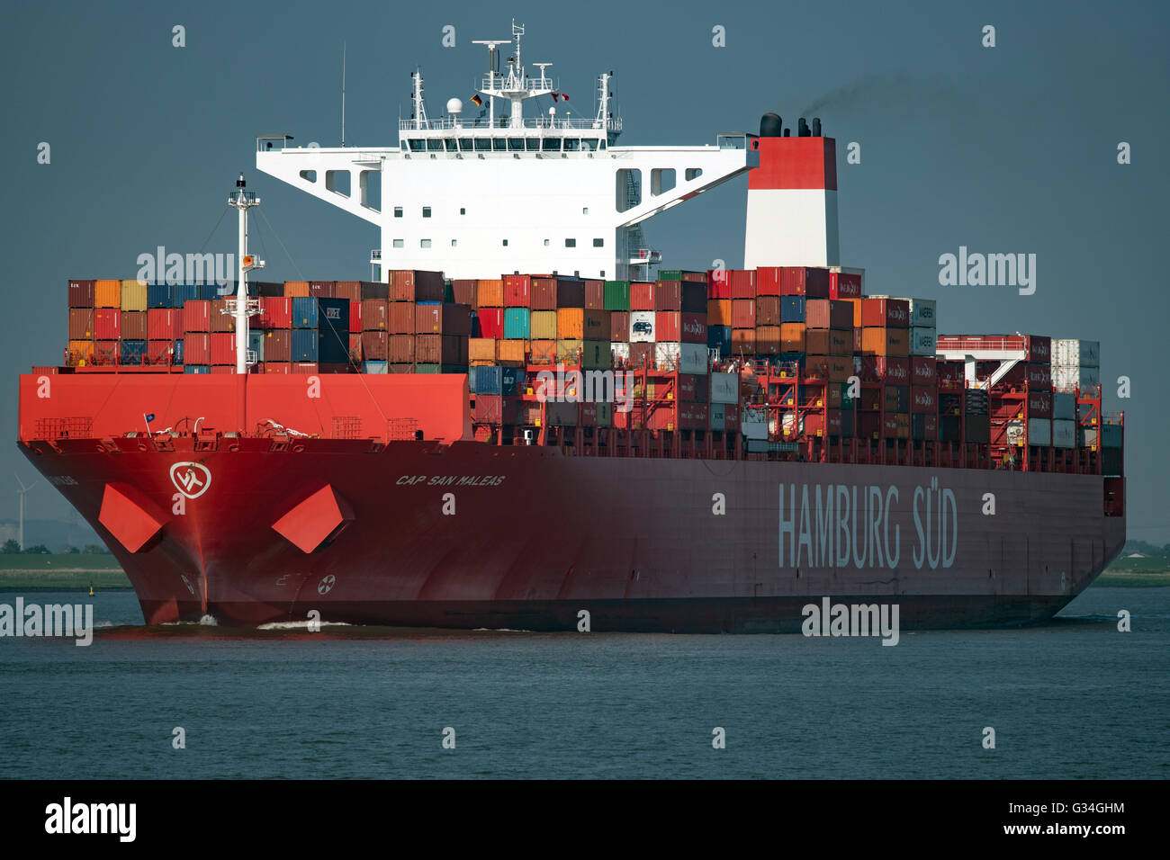 Brunsbüttel, Deutschland. 7. Juni 2016. Das Containerschiff Cap San Naleas der Reederei Hamburg verklagt auf Elbe in Brunsbüttel, Deutschland, 7. Juni 2016. Foto: AXEL HEIMKEN/Dpa/Alamy Live News Stockfoto