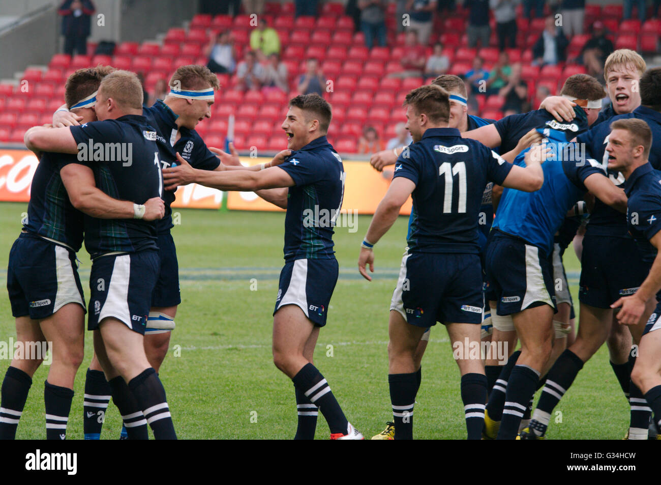 Salford, UK. 7. Juni 2016. Schottland Spieler feiern ihren Sieg gegen Australien in der Gruppe Spiel der Welt Rugby U20 Meisterschaft 2016 EIN J Bell Stadium. Credit: Colin Edwards/Alamy leben Nachrichten Stockfoto