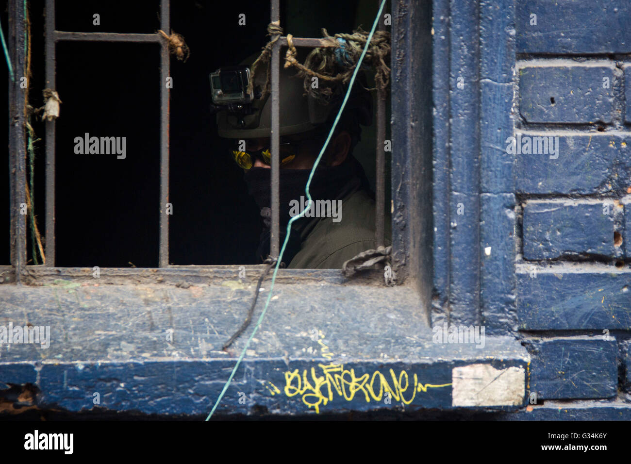 In einige der Anzeichen einer Zerstückelung gefunden wurden mit Panzern der Säure um zu verschwinden die Leichen oder Hunde ausgebildet, um die Rückstände nach einige Zeugnisse von Menschen, die dort lebten, Essen Zimmer, waren einige lebendig in Art von Folter durch diese Hunde nur zum töten ausgebildet gegessen. Die Polizisten mussten diese Hunde zu opfern, weil sie extrem gewalttätig waren. (Foto von Carlos Bernate / Pazifik Presse) Stockfoto