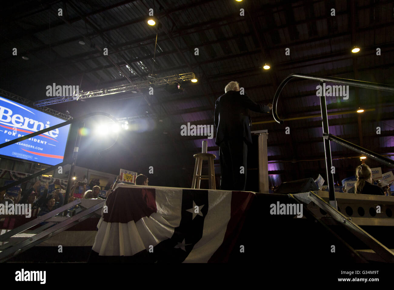 Santa Monica, Kalifornien, USA. 7. Juni 2016. 2016 demokratische Präsidentschaftskandidat BERNIE SANDERS schwört weiterhin seinen Kampf auf der Democratic Convention in Philadelphia in eine Wahlnacht-Rallye in Santa Monica. Die vollständigen Ergebnisse der California primäre sind noch ungewiss. Bildnachweis: Mariel Calloway/ZUMA Draht/Alamy Live-Nachrichten Stockfoto