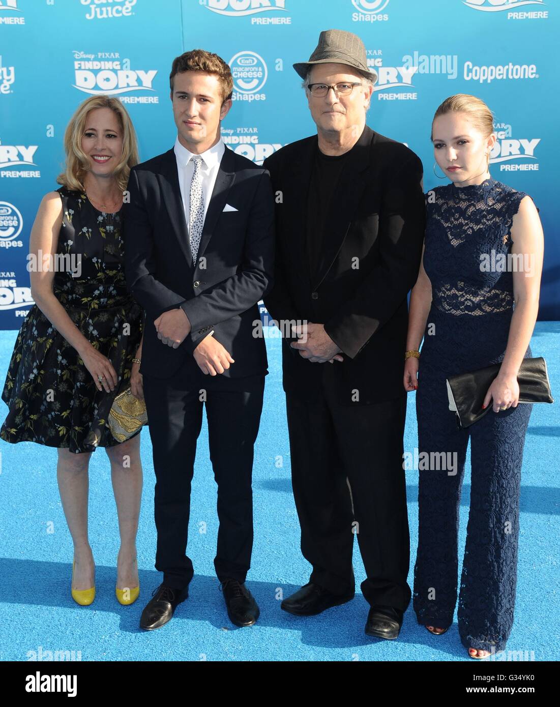 Los Angeles, CA, USA. 8. Juni 2016. Albert Brooks im Ankunftsbereich für Suche nach DORY Premiere, El Capitan Theatre, Los Angeles, CA 8. Juni 2016. Bildnachweis: Dee Cercone/Everett Collection/Alamy Live-Nachrichten Stockfoto