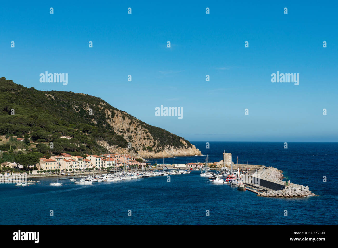 Hafen von Marciana Marina, Insel Elba, Livorno, Toskana, Italien Stockfoto