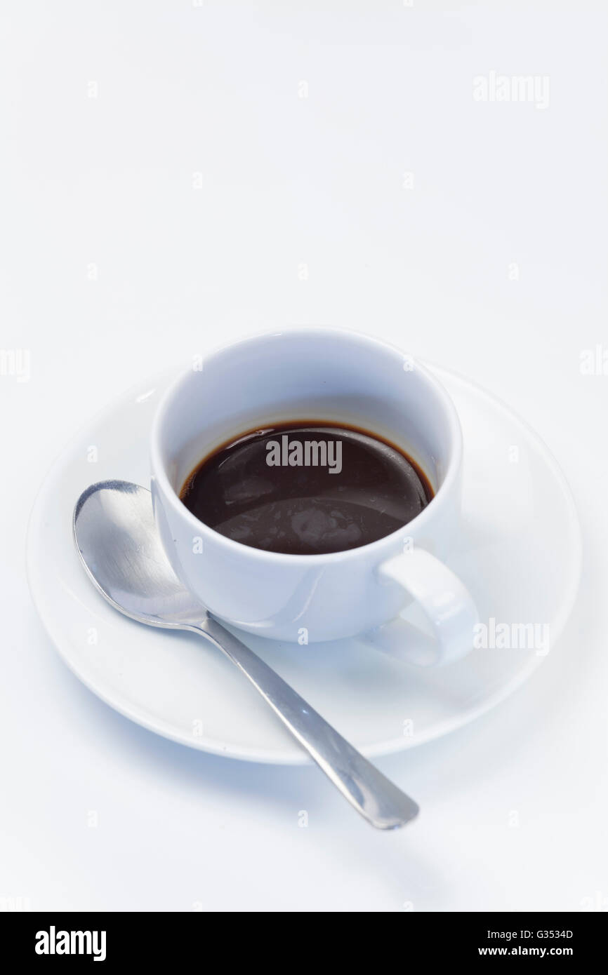 Espresso-Tasse, Untertasse und Kaffee-Löffel Stockfoto