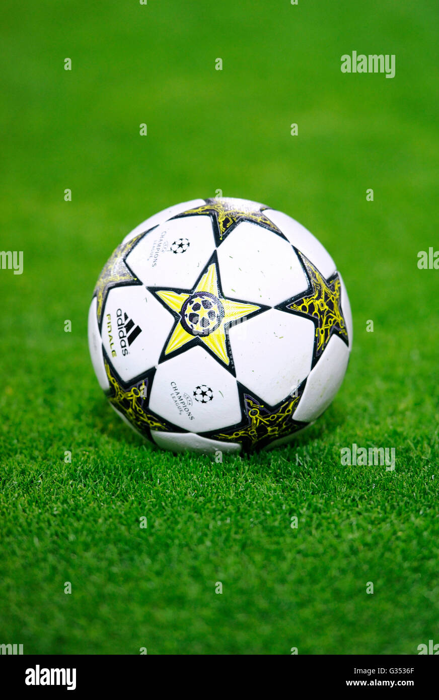 Adidas Champions League ball, UEFA Champions League, Borussia Dortmund gegen Real Madrid, 2: 1, Signal-Iduna-Park Stadion, Dortmund Stockfoto