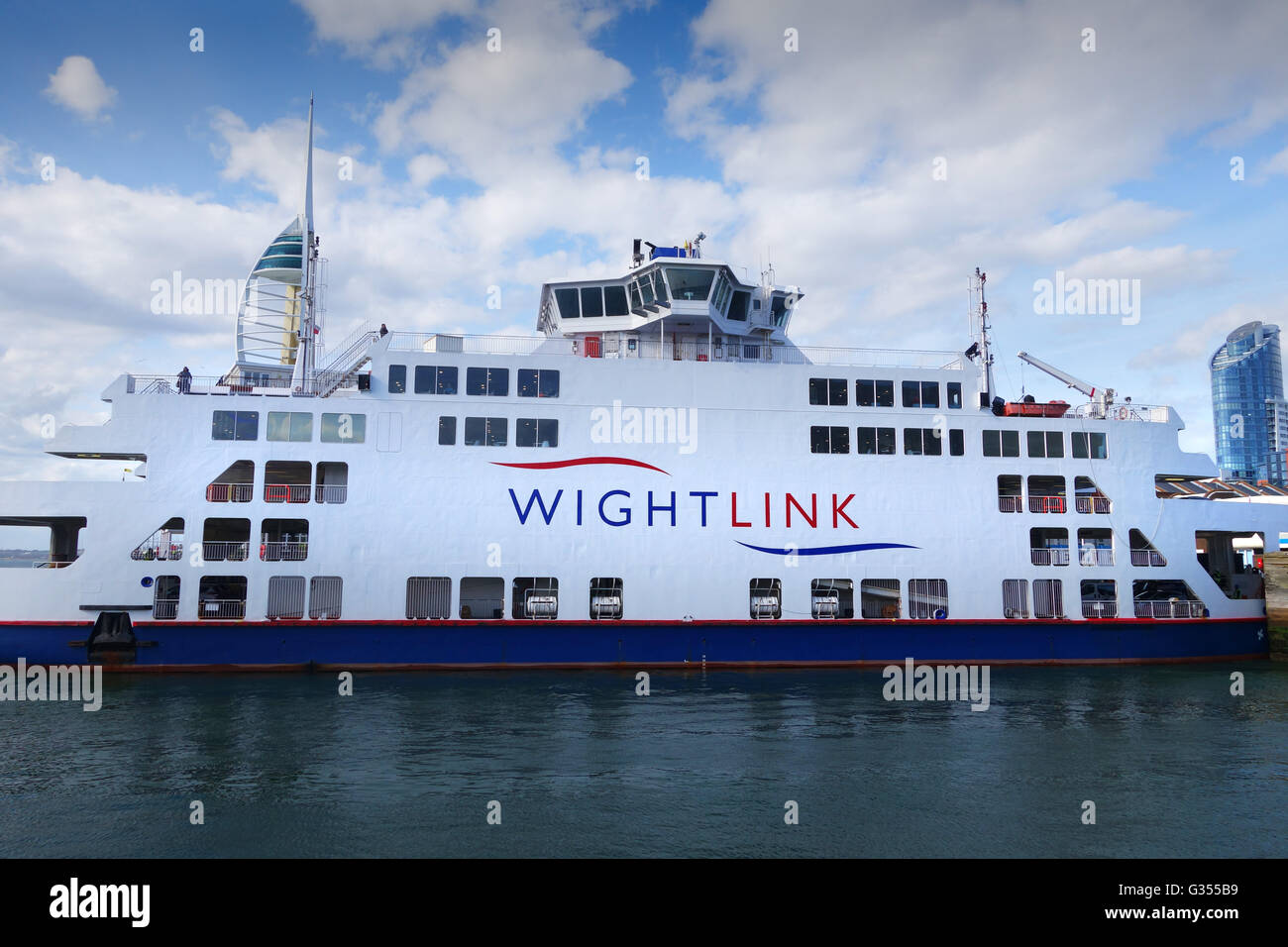 Wightlink Fähre verlässt Portsmouth Dock-Anschluss für die Isle Of Wight Stockfoto
