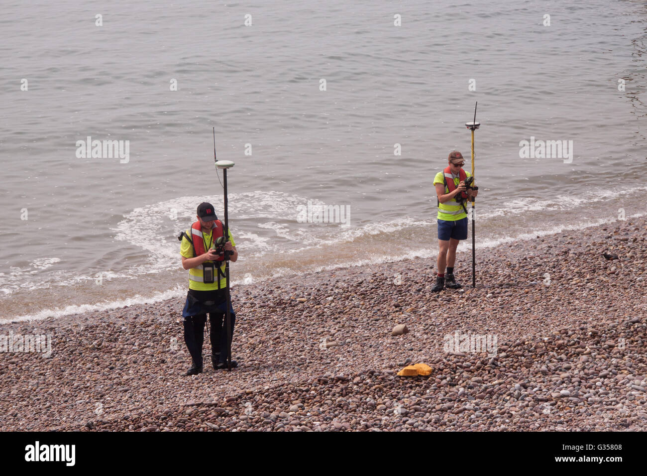 Küste und Strand in Sidmouth, Devon, durchläuft ein GPS basierte Umfrage von Mitarbeitern des EDI-Umfragen. Stockfoto