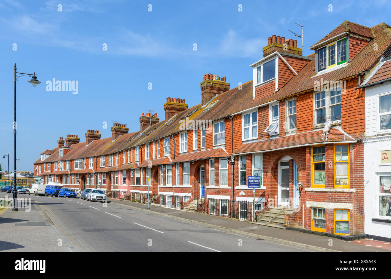 Reihenhäuser in Pier Road, Littlehampton, West Sussex, England, UK. Stockfoto