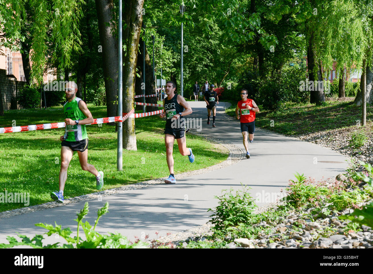 Lugano, Schweiz - 22 Mai 2016: Menschen StraLugano Halbmarathon in Lugano auf den italienischen Teil des Großbrit Rennen Stockfoto