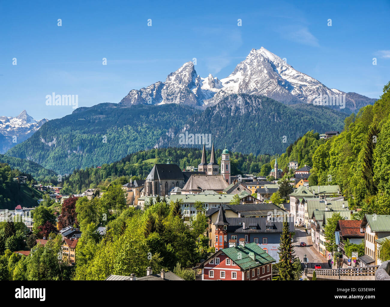 Historische Stadt Berchtesgaden mit berühmten Watzmann Berg im Frühjahr, Berchtesgadener Land, Bayern, Deutschland Stockfoto