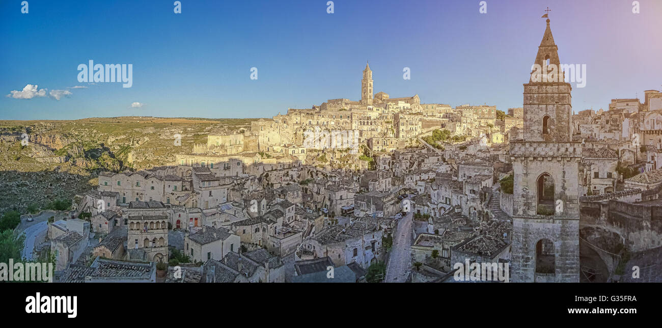 Antike Stadt Matera (Sassi di Matera) bei Sonnenuntergang, Basilikata, Süditalien Stockfoto