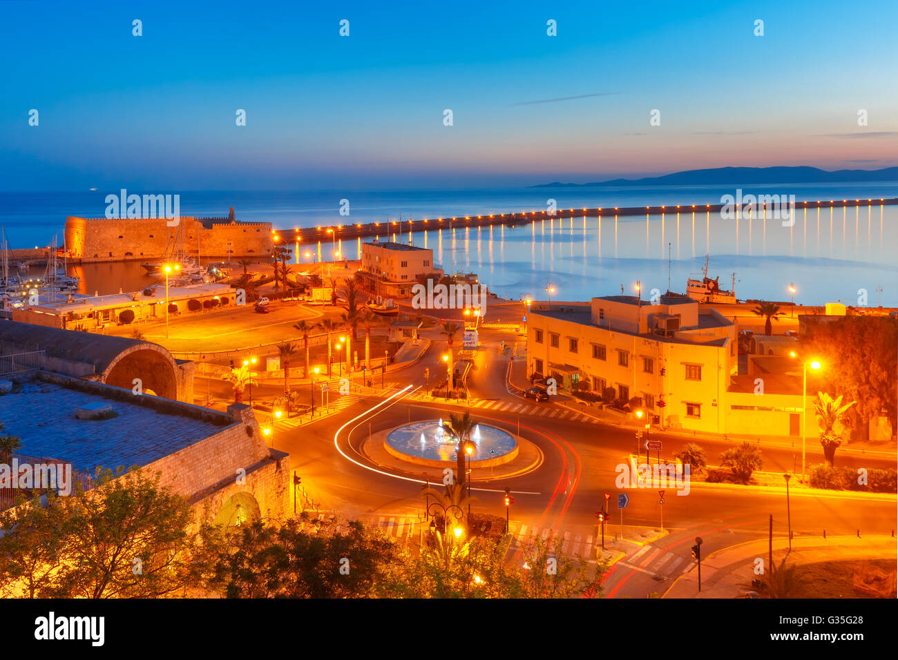 Nacht alten Hafen von Heraklion, Kreta, Griechenland Stockfoto