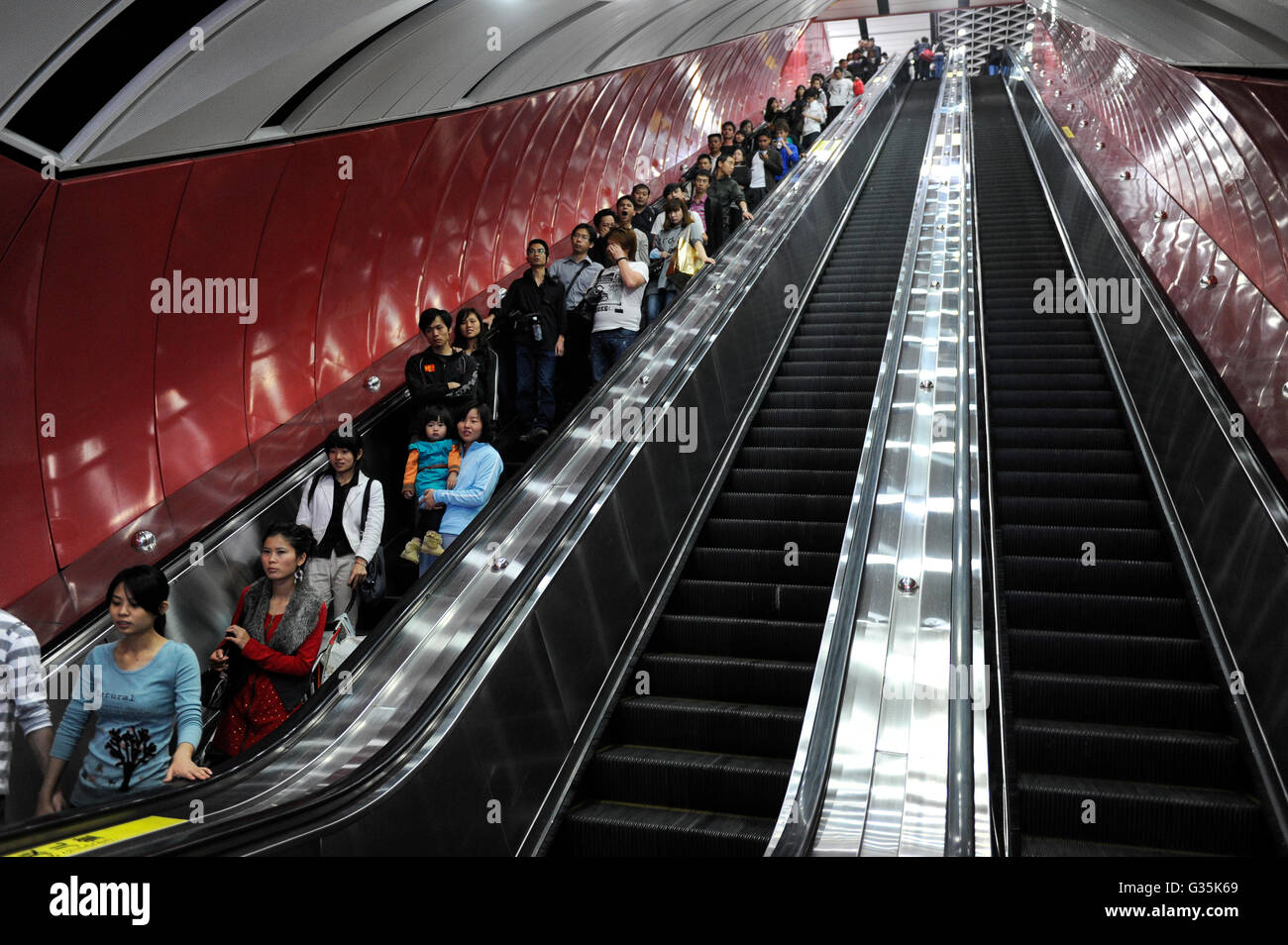 CHINA Provinz Guangdong, Stadt Guangzhou, öffentliche Verkehrsmittel, Bahnhof der U-Bahn Stockfoto