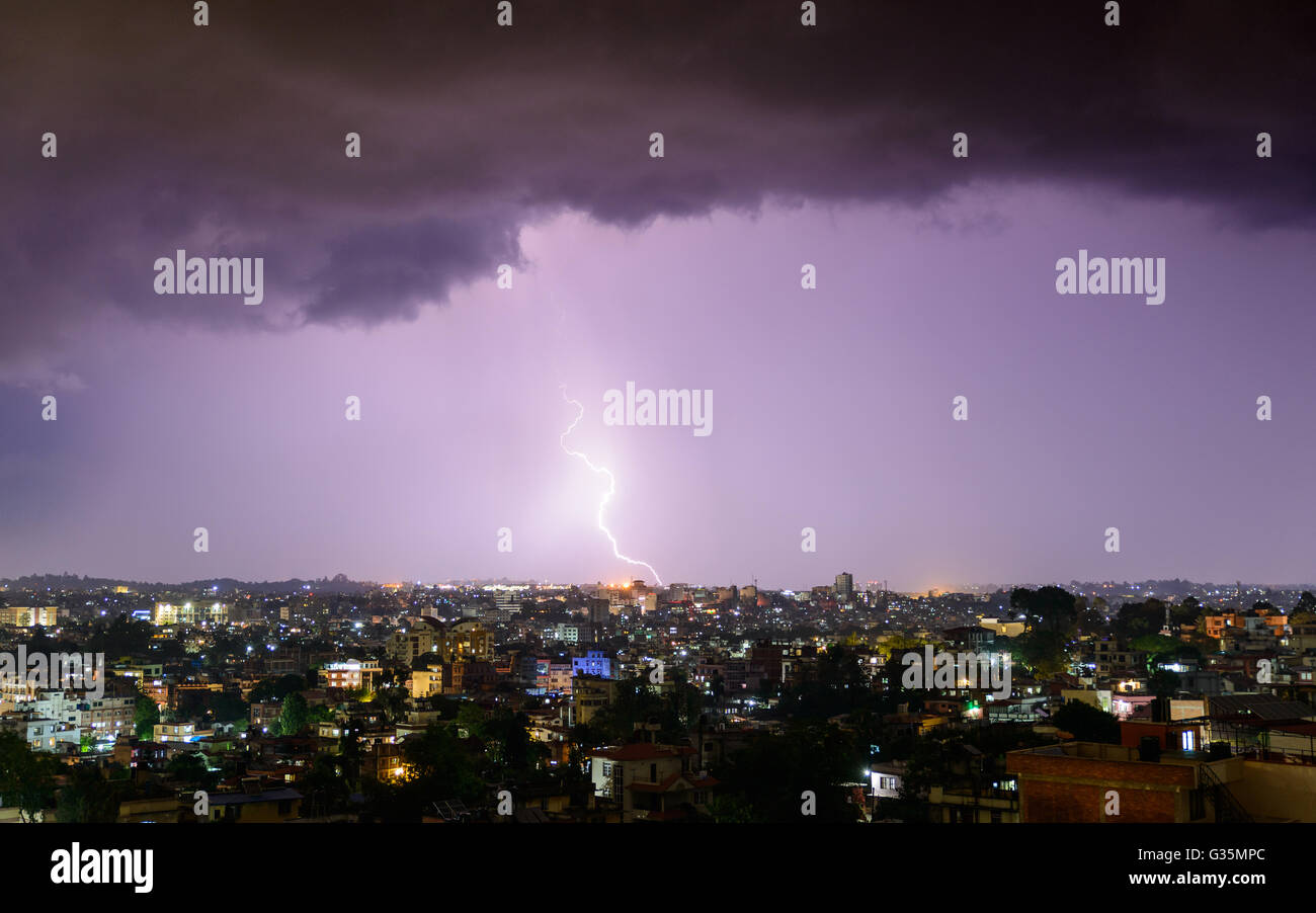 Blitze schlagen Kathmandu in Nepal Stockfoto