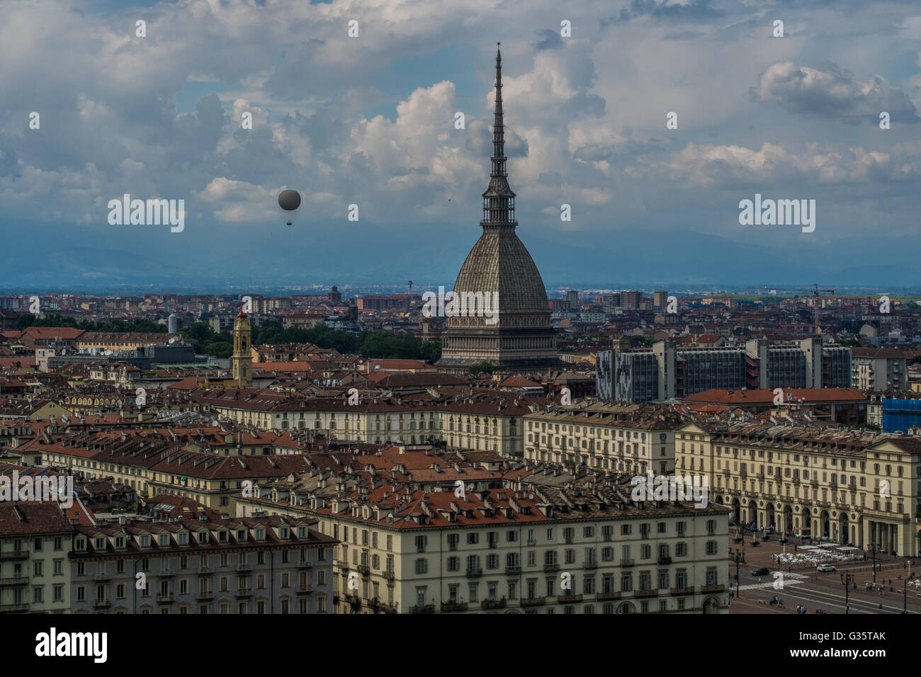 Blick von Santa Maria del Monte Kirche von Turin, einschließlich die Mole Antonelliana Gebäude, Piemont, Italien. Stockfoto