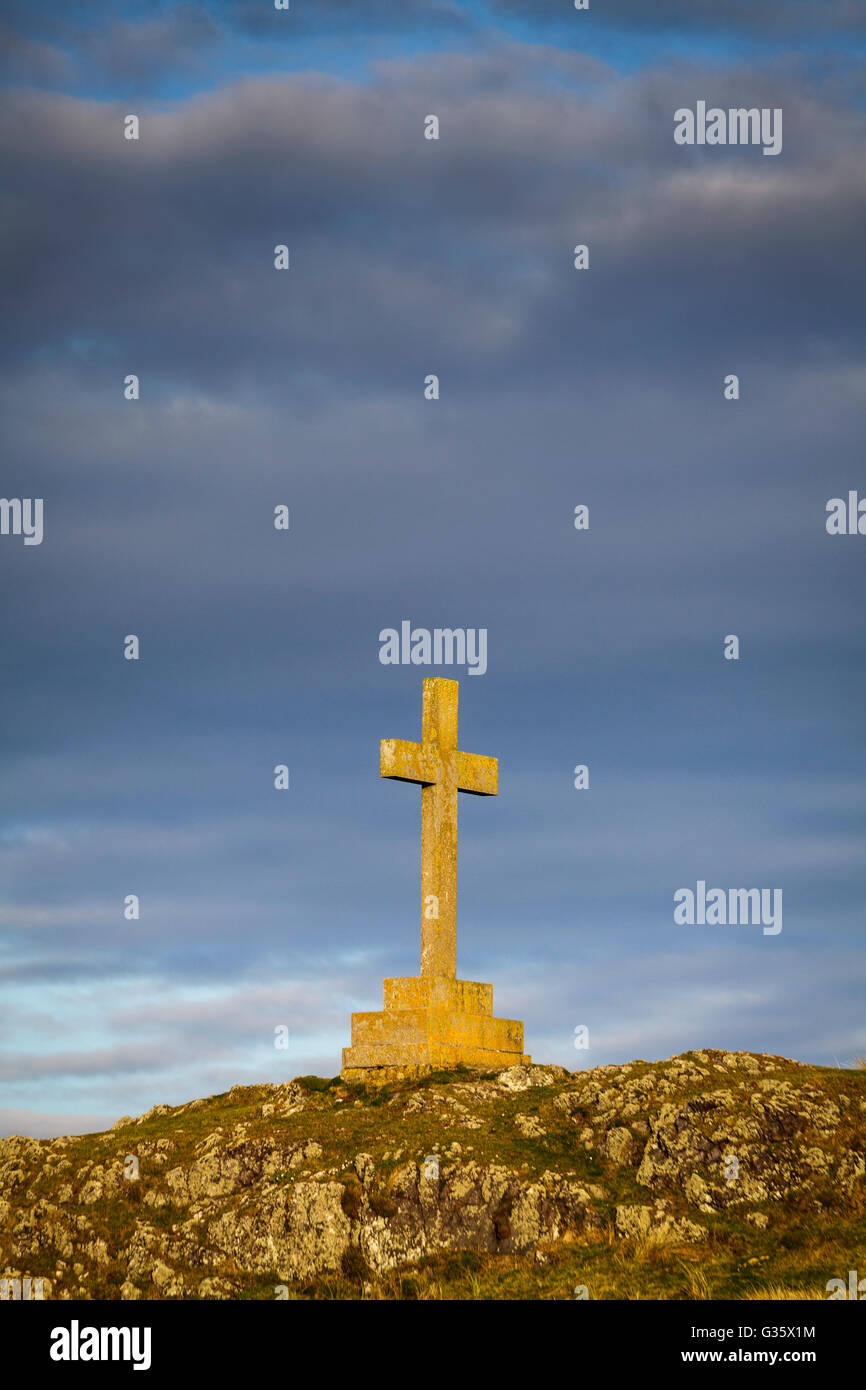 St Dwynwen Kreuz auf Llanddwyn Island, Anglesey, North Wales UK Stockfoto