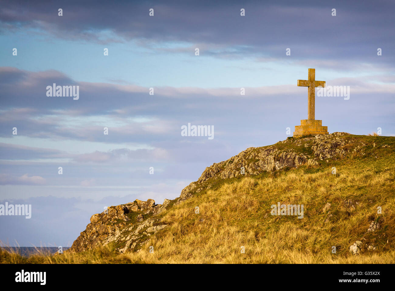 St Dwynwen Kreuz auf Llanddwyn Island, Anglesey, North Wales UK Stockfoto