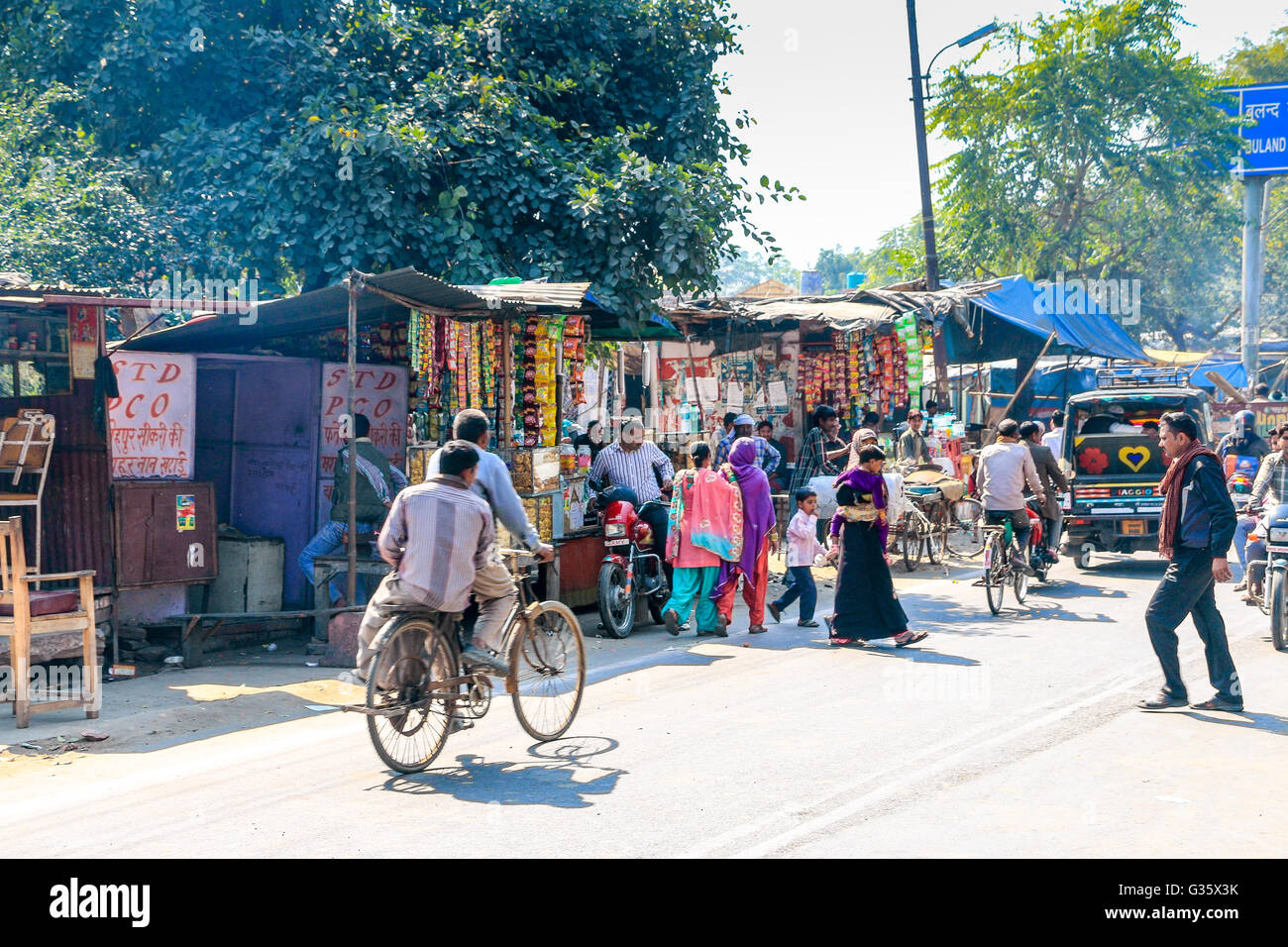 Lokaler Markt, voll von Schnäppchen und frische Produkte, Agra, Uttar Pradesh, Indien, Asien Stockfoto