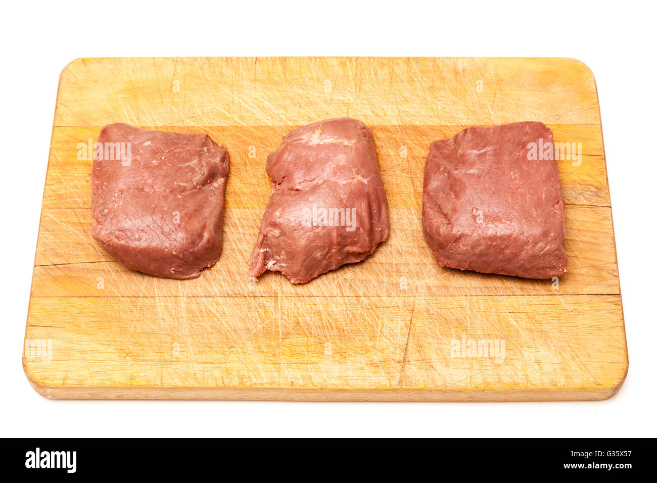 Gekochten Strauß (Struthio Camelus) Fleisch Steaks isoliert auf einem weißen Studio-Hintergrund. Stockfoto