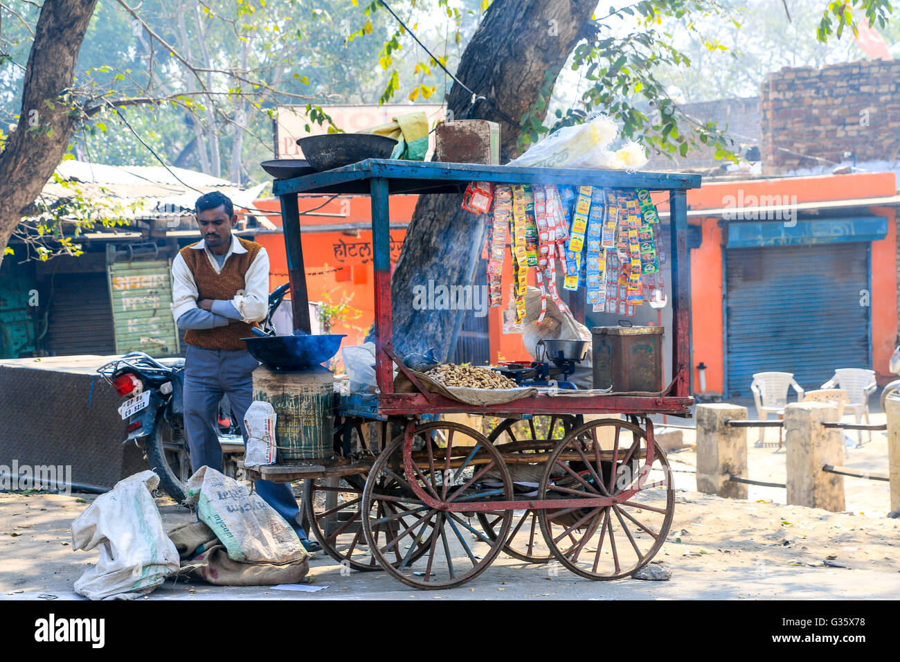 Lokaler Markt, voll von Schnäppchen und frische Produkte, Agra, Uttar Pradesh, Indien, Asien Stockfoto