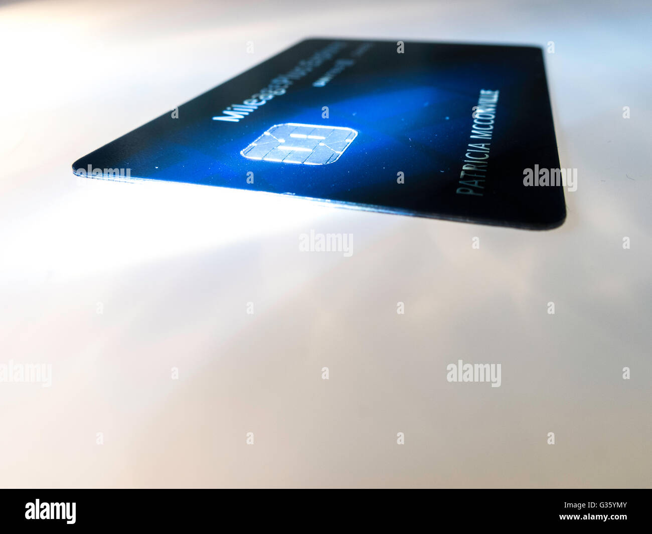 Kreditkarte mit EMV Smart Chip Stockfoto