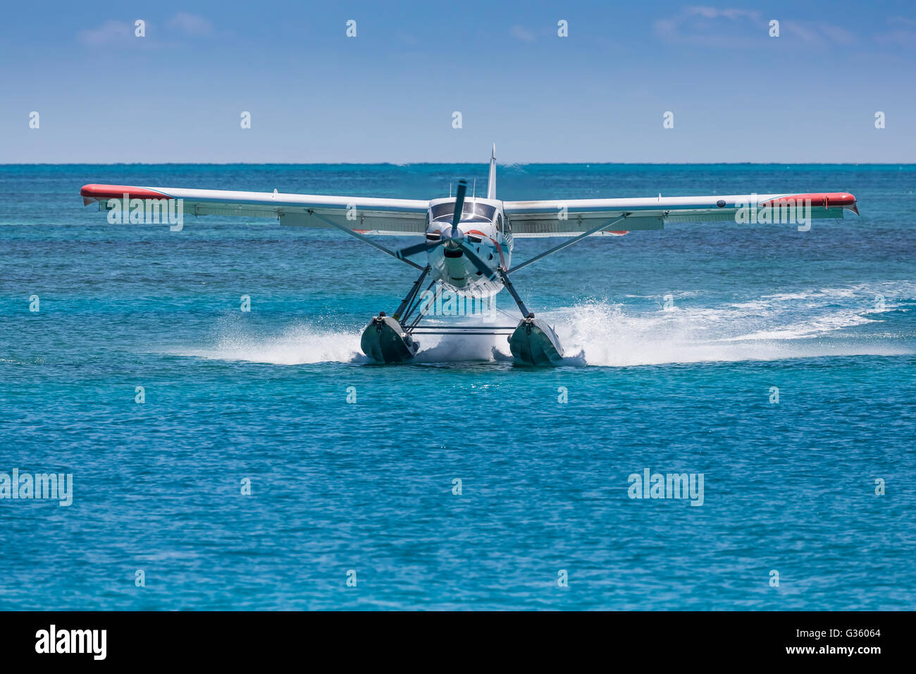 Schweben Sie Flugzeug Überführung Touristen zum Fort Jefferson im Dry-Tortugas-Nationalpark, Florida, USA Stockfoto