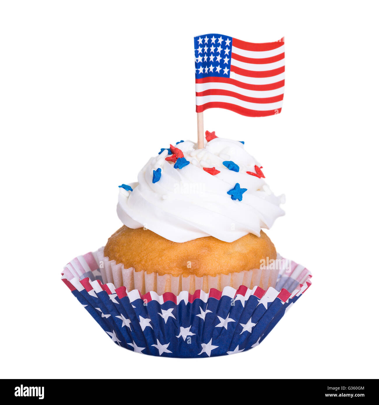 Patriotische 4. Juli Cupcake mit Fahne, isoliert auf weißem Hintergrund Stockfoto