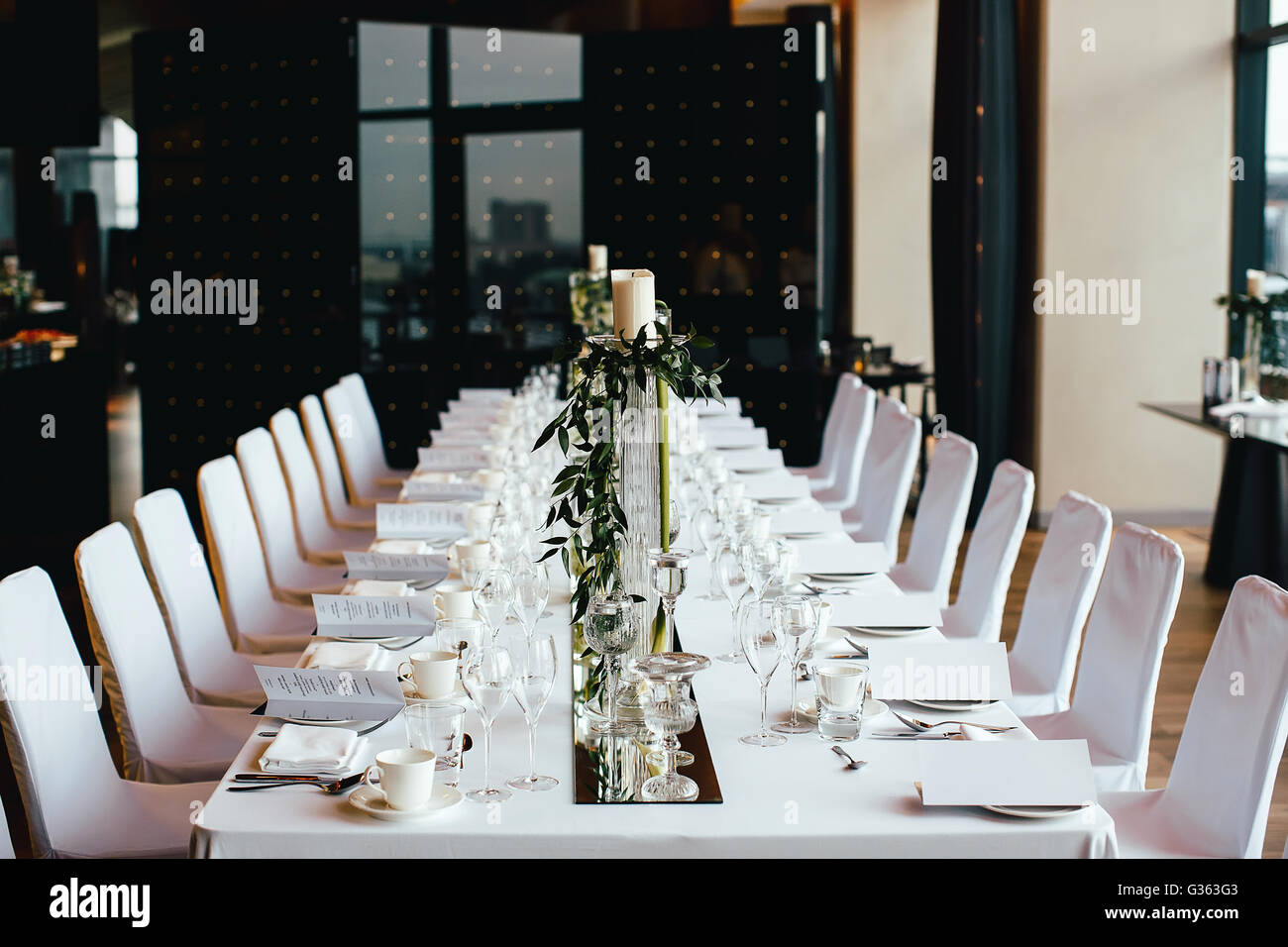 Stellen Sie den Tisch für Veranstaltung Stockfoto