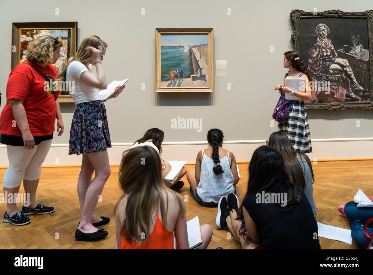 Besucher in einer Galerie des Art Institute of Chicago. Stockfoto