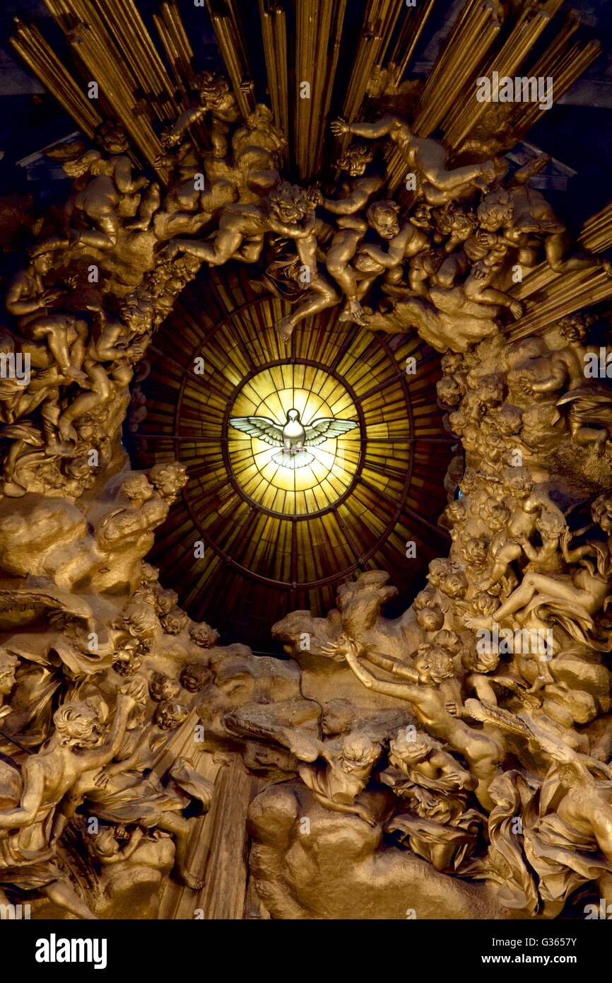 Thron des Heiligen Petrus in Herrlichkeit, von Bernini, Innenraum der St.-Petri Dom, Vatikan, Rom, Italien, Europa Stockfoto