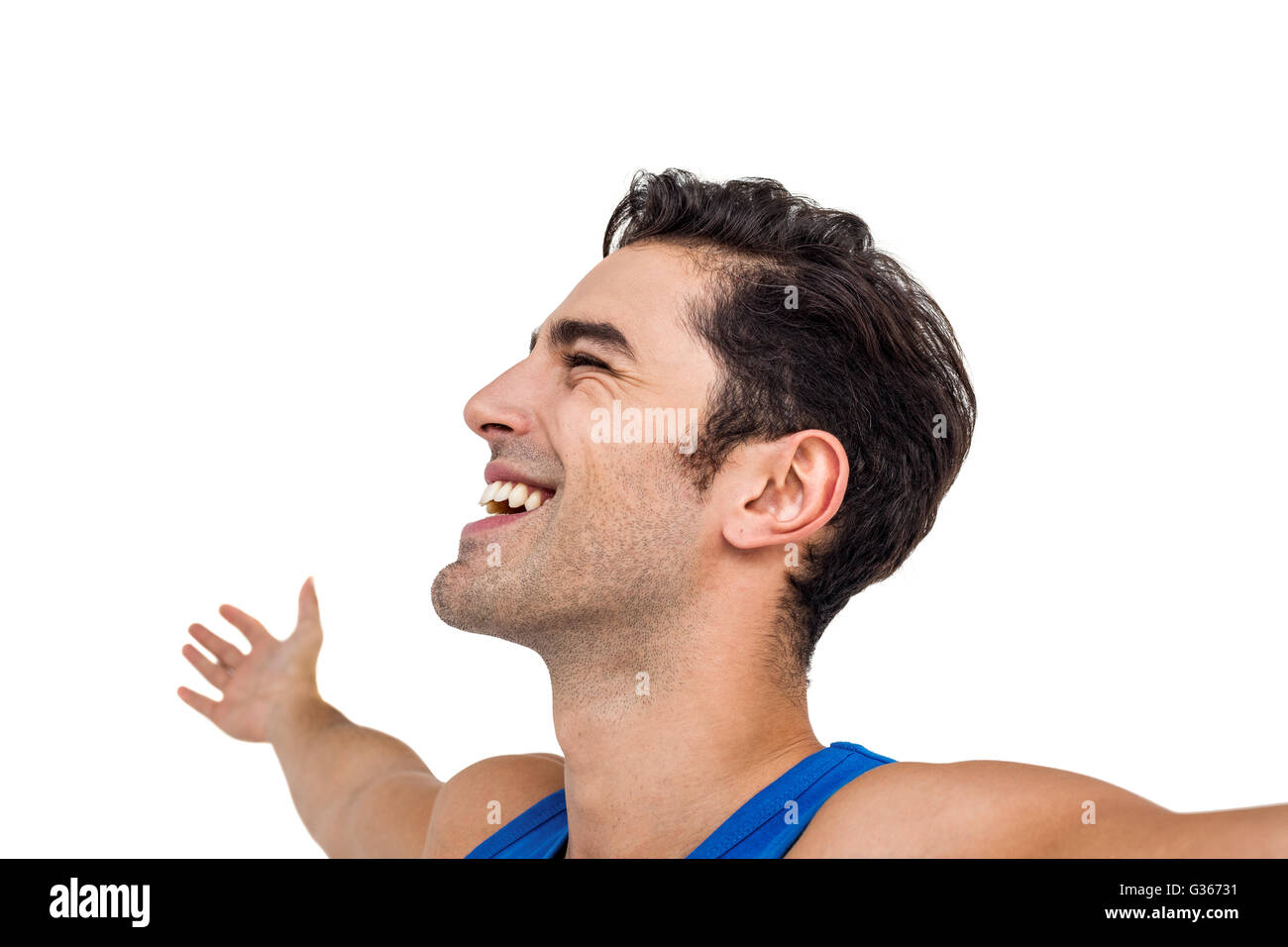 Aufgeregt männlicher Athlet mit ausgestreckten Armen Stockfoto