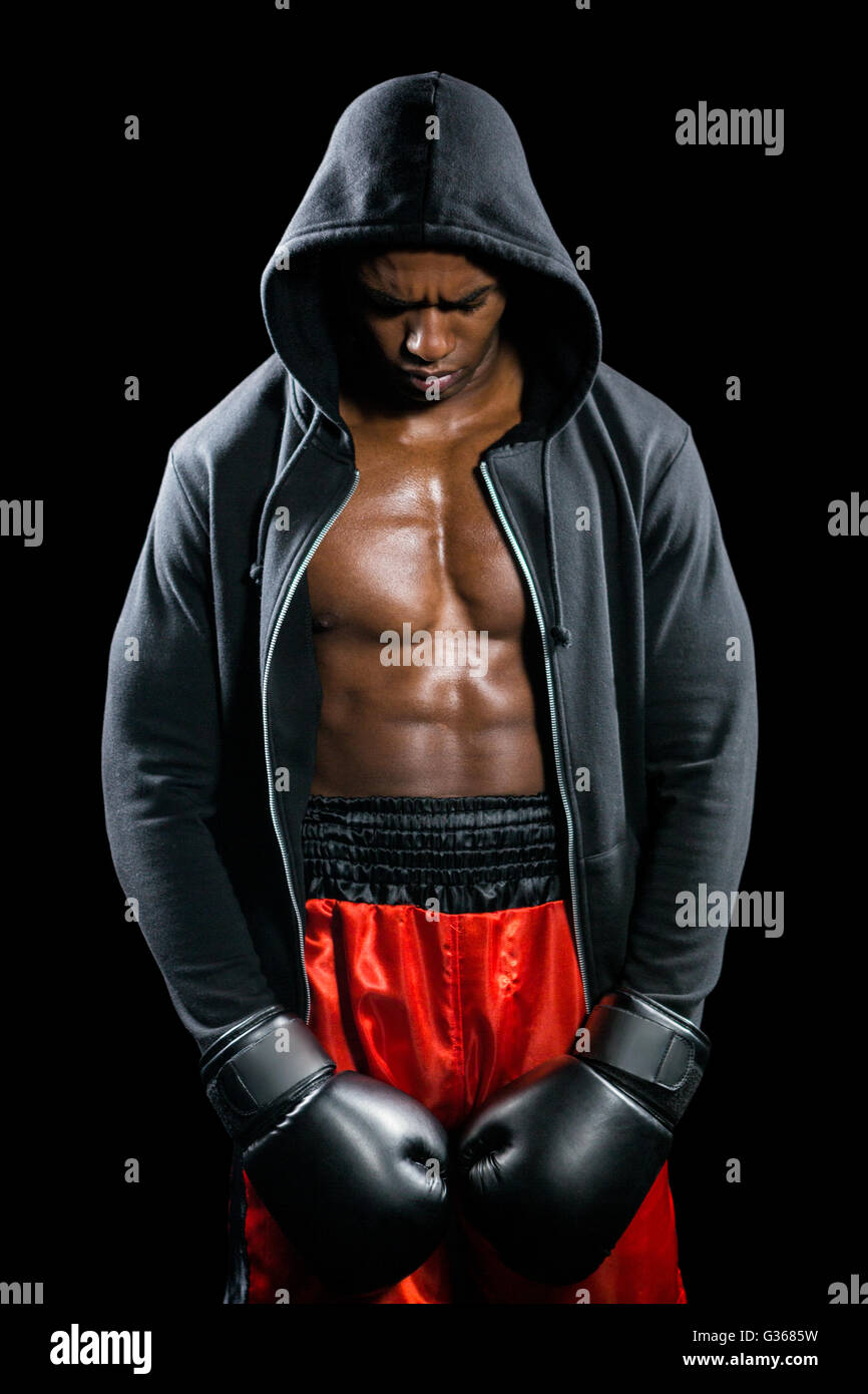 Boxer nach Ausfall posiert Stockfoto
