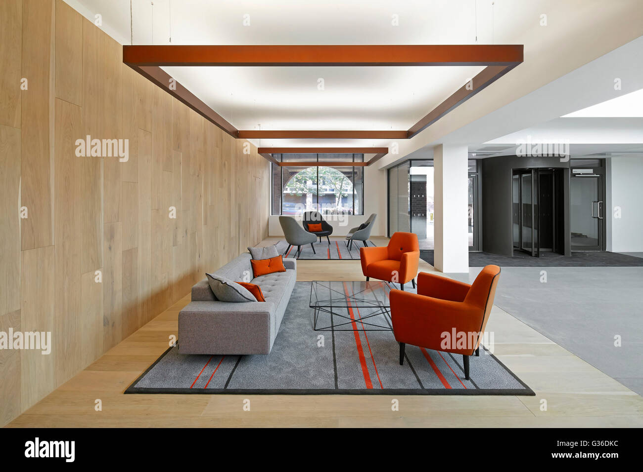 Lounge im Eingang Rezeption mit Beleuchtung-Funktion. Rohstoff-Kai, London, Vereinigtes Königreich. Architekt: BuckleyGrayYeoman, 2014. Stockfoto