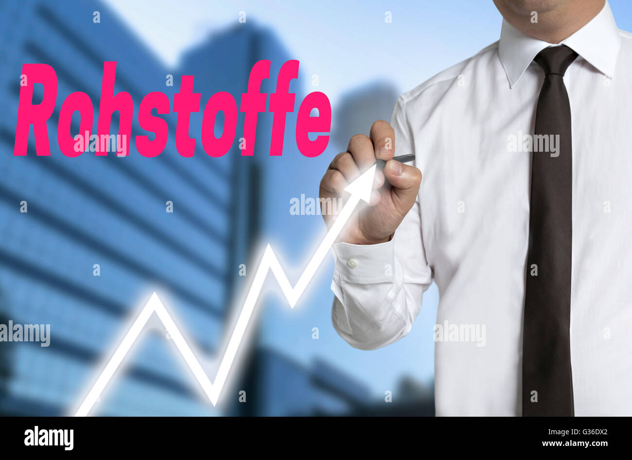 Rohstoffe (in deutschen Rohstoffen) Händler zieht Marktpreis auf Touchscreen. Stockfoto