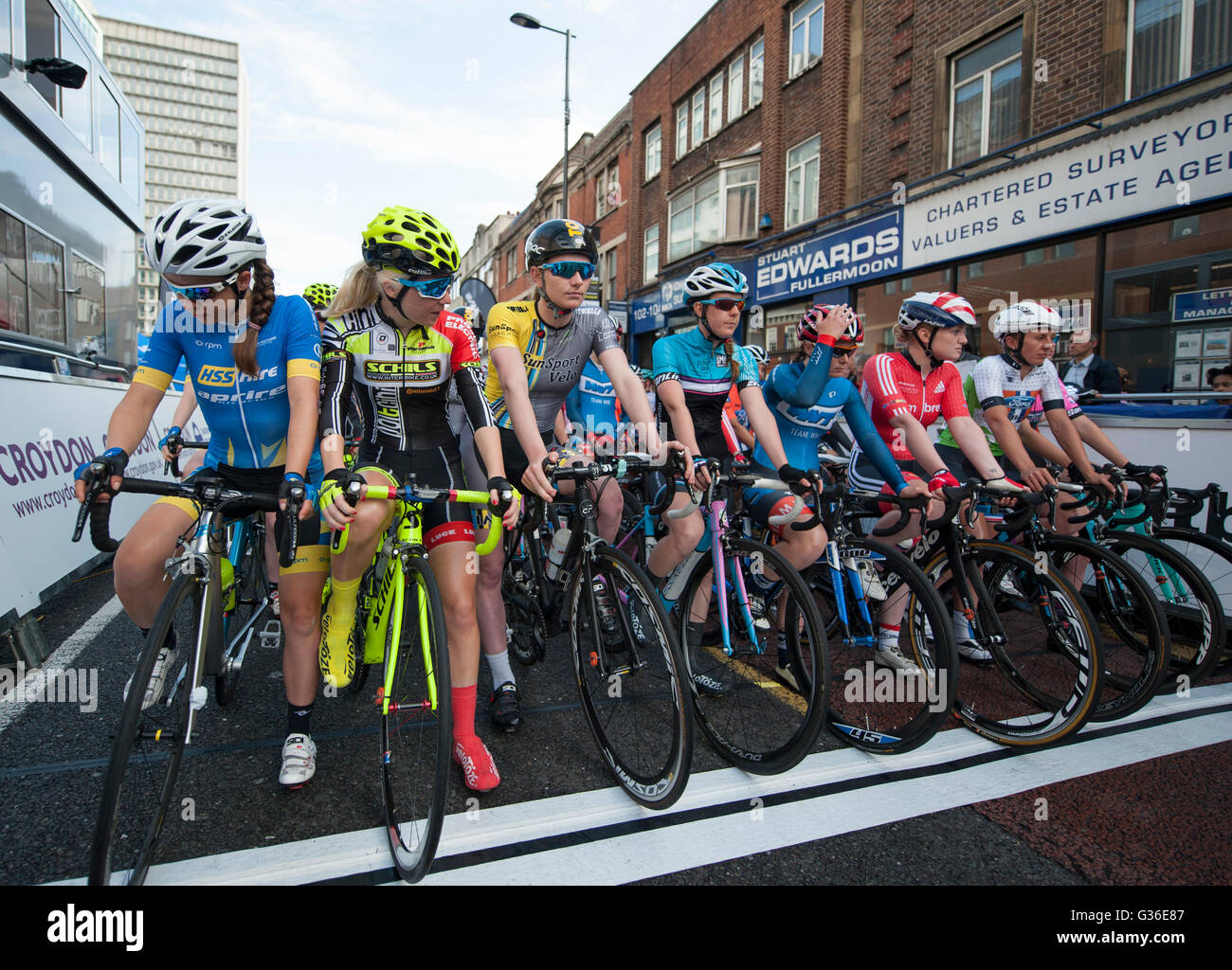 Croydon, 7. Juni 2016. Womens Matrix Fitness GP Runde 5 auf einem geschlossenen Stadtkurs in zentralen Croydon. Stockfoto
