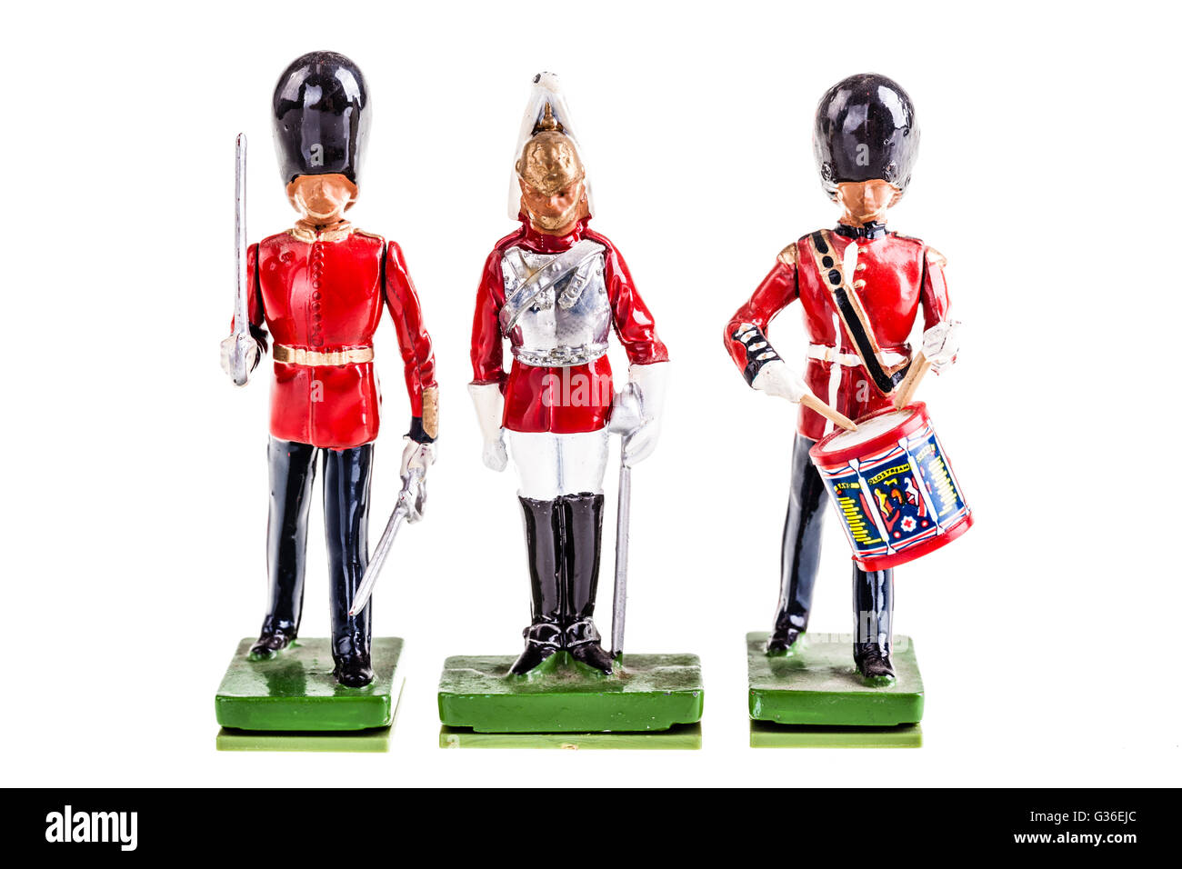ein Regiment von Zinn britische wachen über einen weißen Hintergrund isoliert Stockfoto