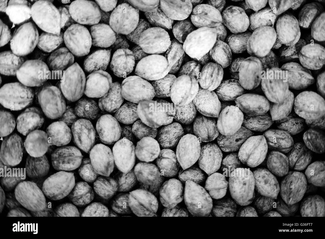 Walnuss Hintergrund, zerstreuten Haufen von Walnüssen Stockfoto