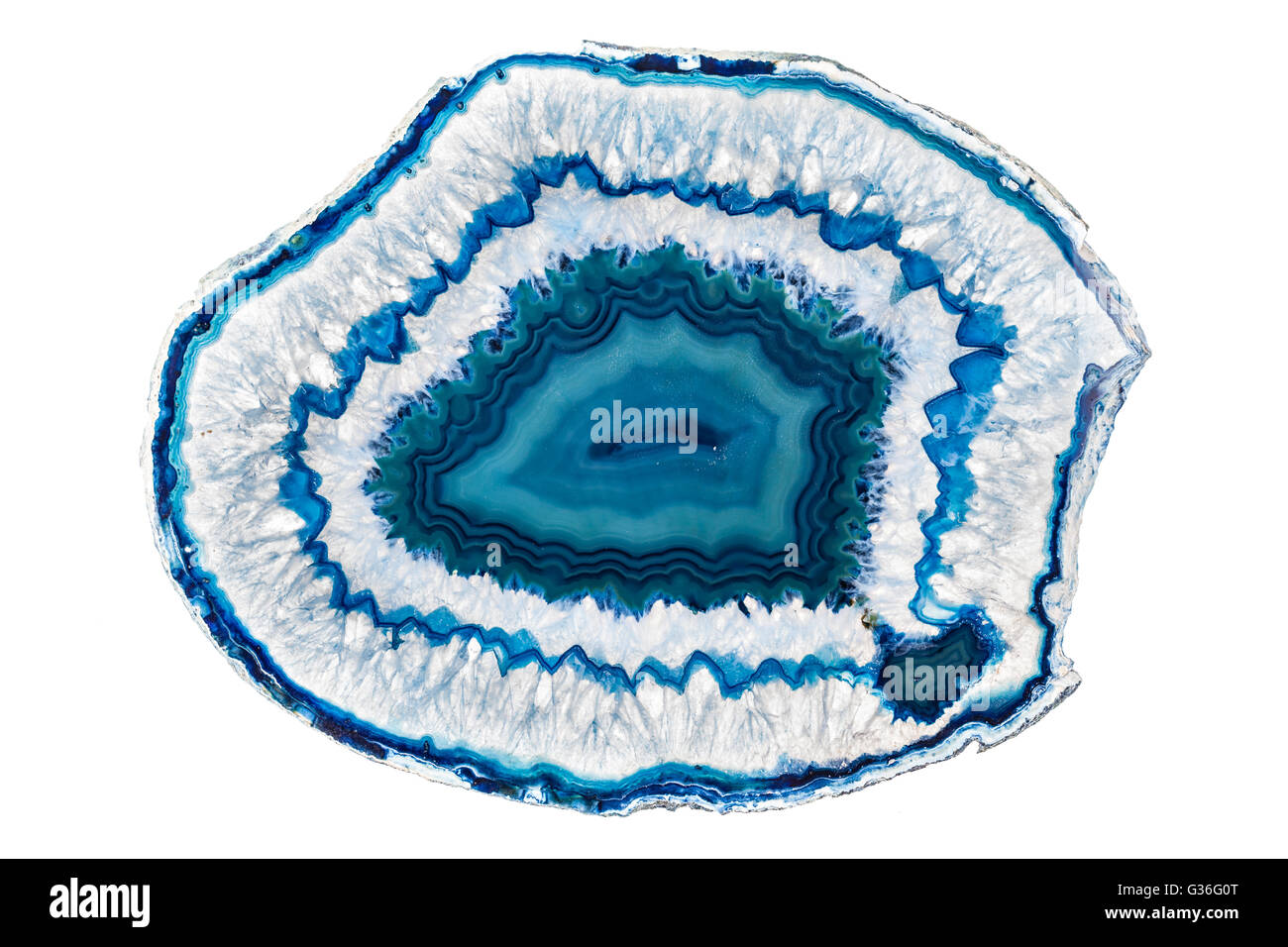 Querschnitt durch eine blaue brasilianische Geode gemeinhin als Donner Eiern oder blau Achat-Kristall Stockfoto