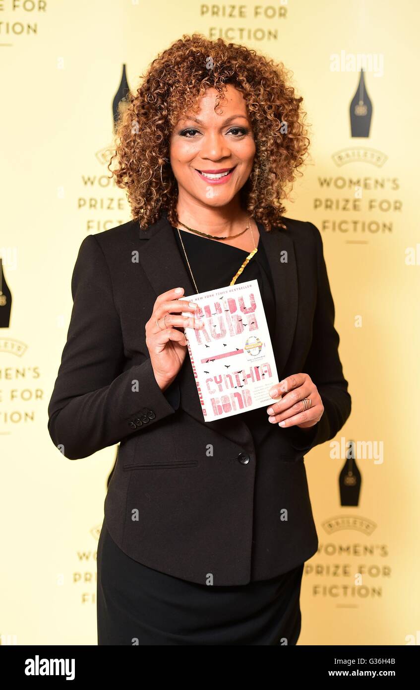 Cynthia Bond, für ihr Buch Ruby, besucht die Baileys Frauen Preis für Belletristik 2016 am Royal Ffestival Hall London. Stockfoto