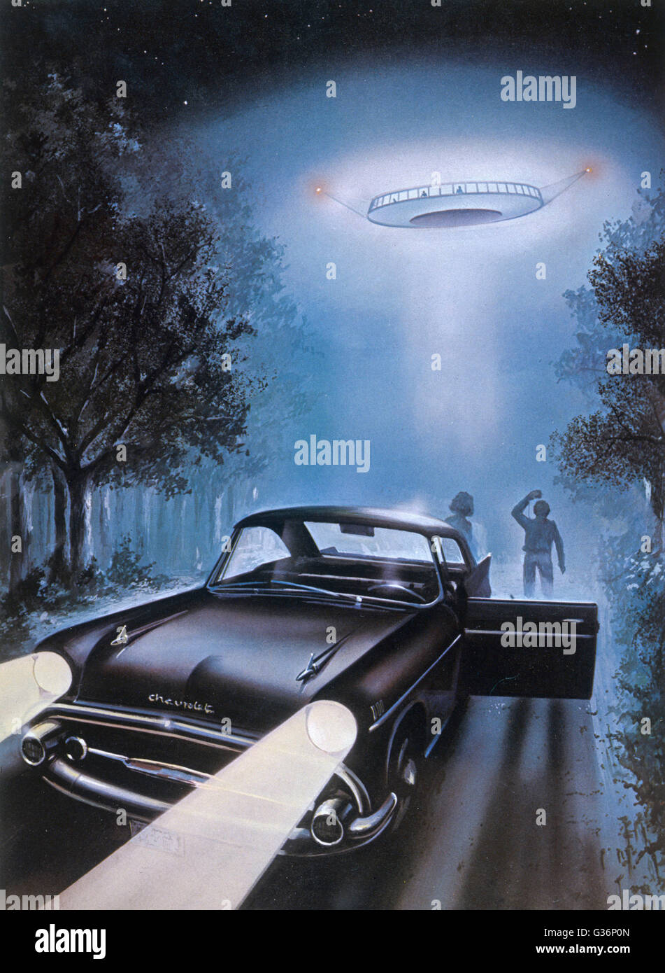 Ein UFO-Entführung in New Hampshire, USA.  Betty und Barney Hill, fahren bei Nacht, eine UFO zu sehen.  Später werden sie von den Außerirdischen, die fliegende Untertasse aufgegriffen und zu einer ärztlichen Untersuchung unterzogen aufgehalten.       Datum: 19. September 1961 Stockfoto