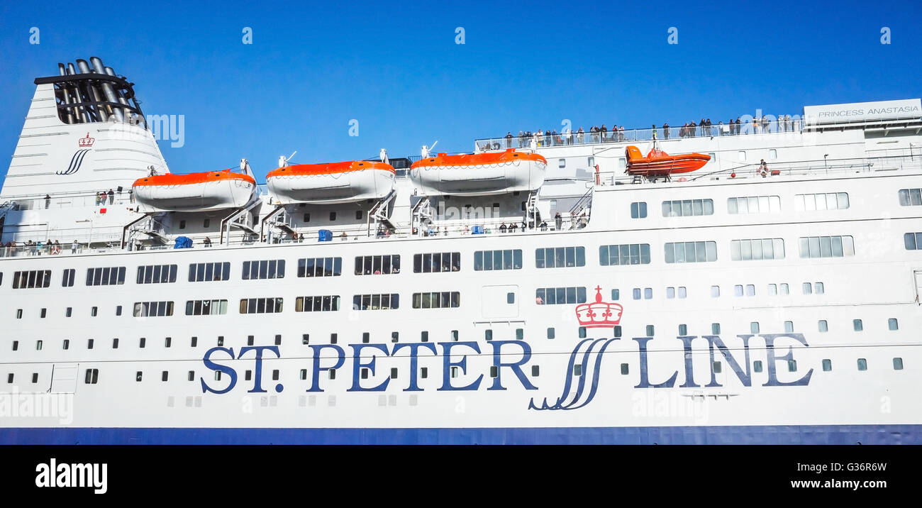 Sankt-Petersburg, Russland-7. Juni 2016: Weiße Passagier Fähre Schiff Fragment. MS-SPL-Prinzessin Anastasia ist eine Kreuzfahrtfähre Stockfoto