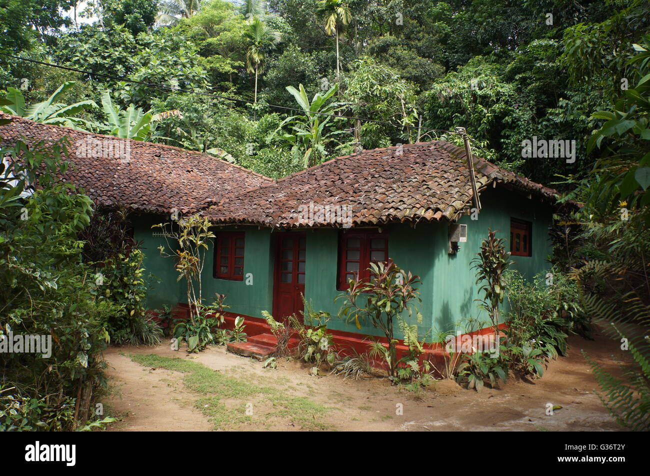 Ein traditionelles Haus in den Dschungel um Kandy, Sri ...