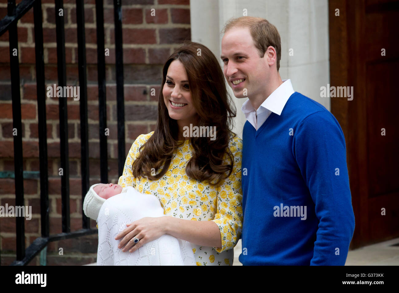 Der Herzog und Herzogin von Cambridge verlassen, die Lindo Flügel des St. Marys Hospital, Paddington, mit ihrem neuen Baby-Tochter. Stockfoto