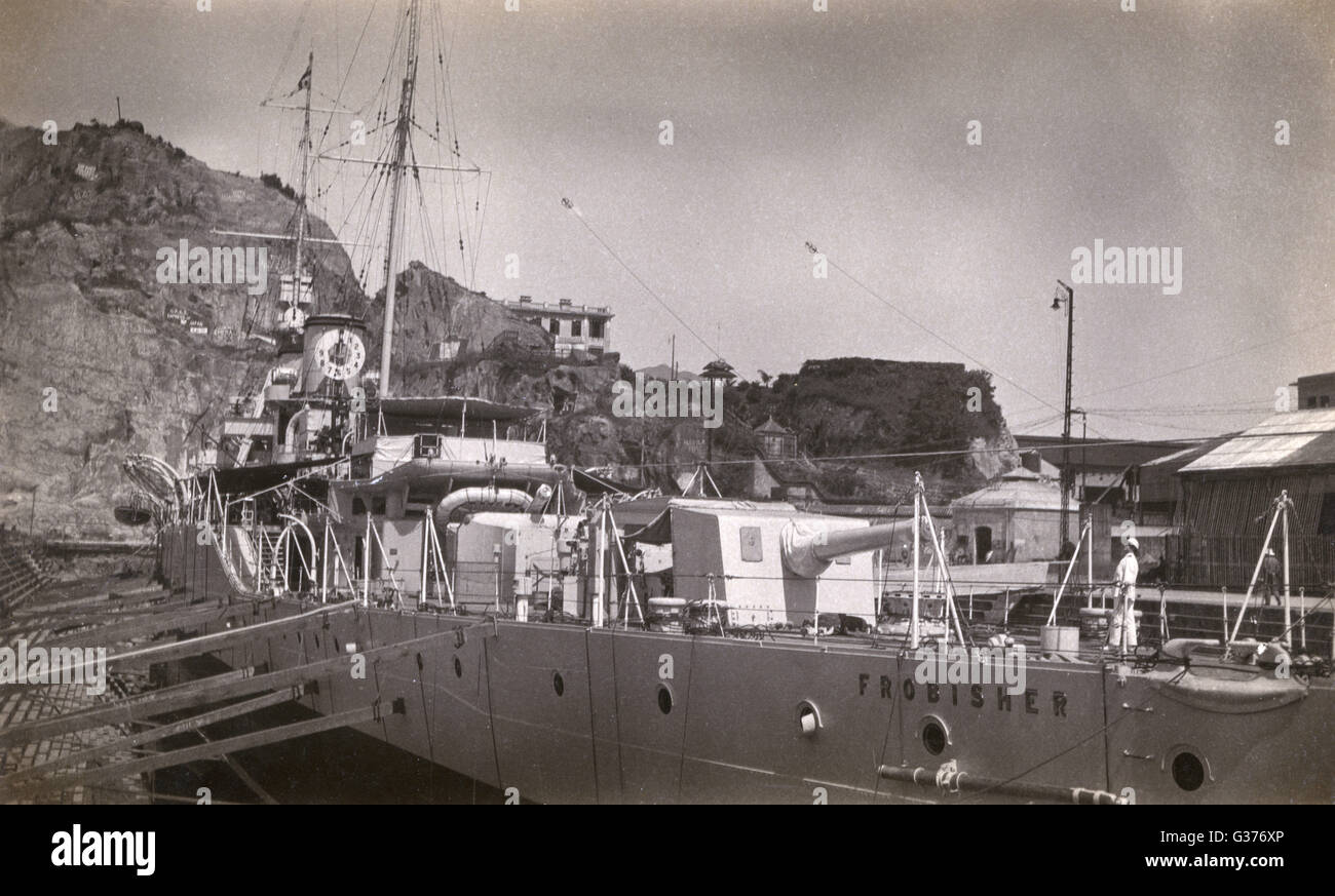 HMS Frobisher, britischer schwerer Kreuzer, im Trockendock Stockfoto