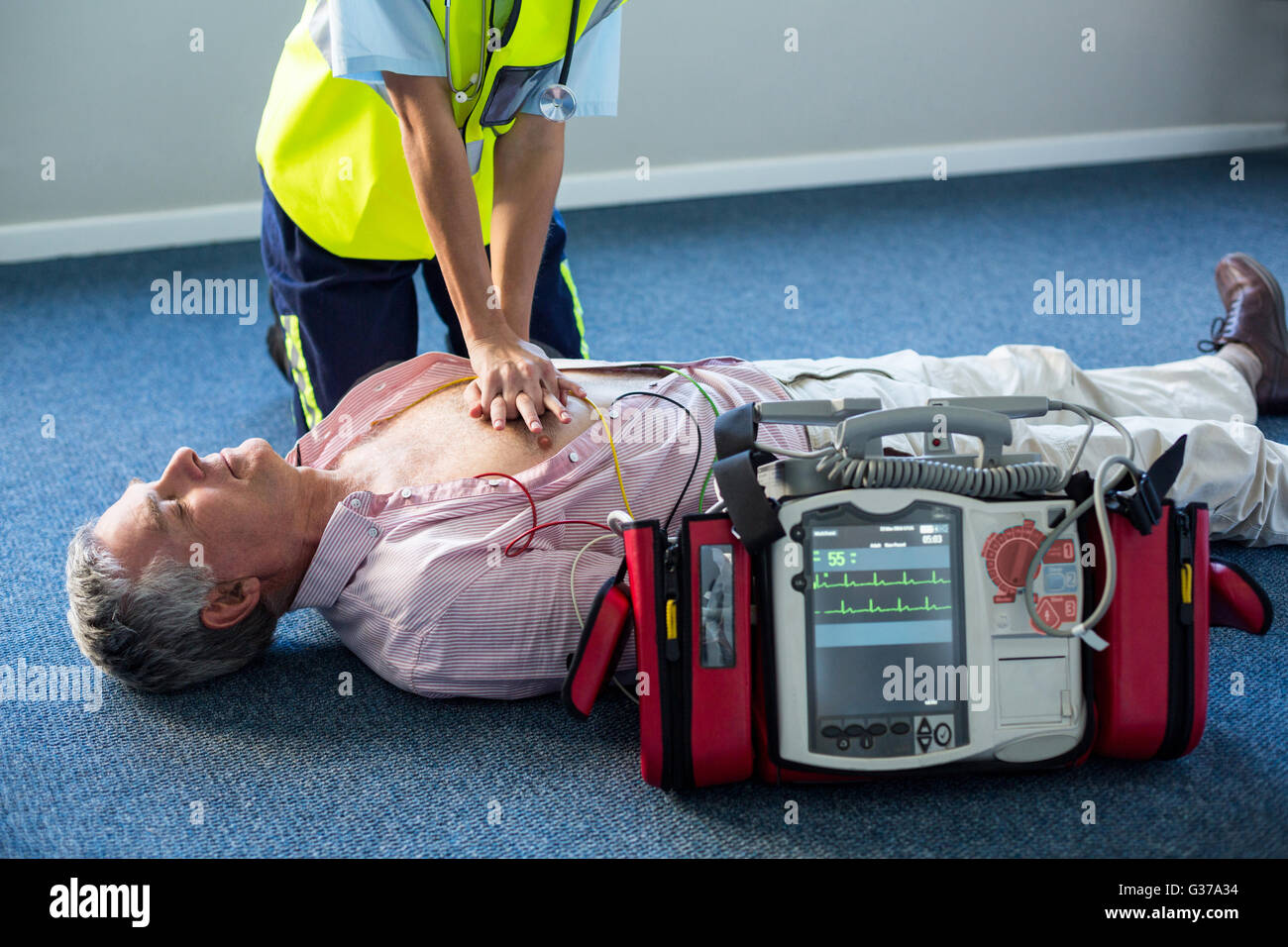 Notfall Defibrillator Stockfotos und bilder Kaufen Alamy