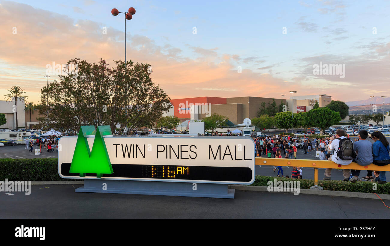 OCT 25, California: Zurück zur künftigen Jahrestag am 25. Oktober 2015 an der Twin Pines Mall, Kalifornien Stockfoto