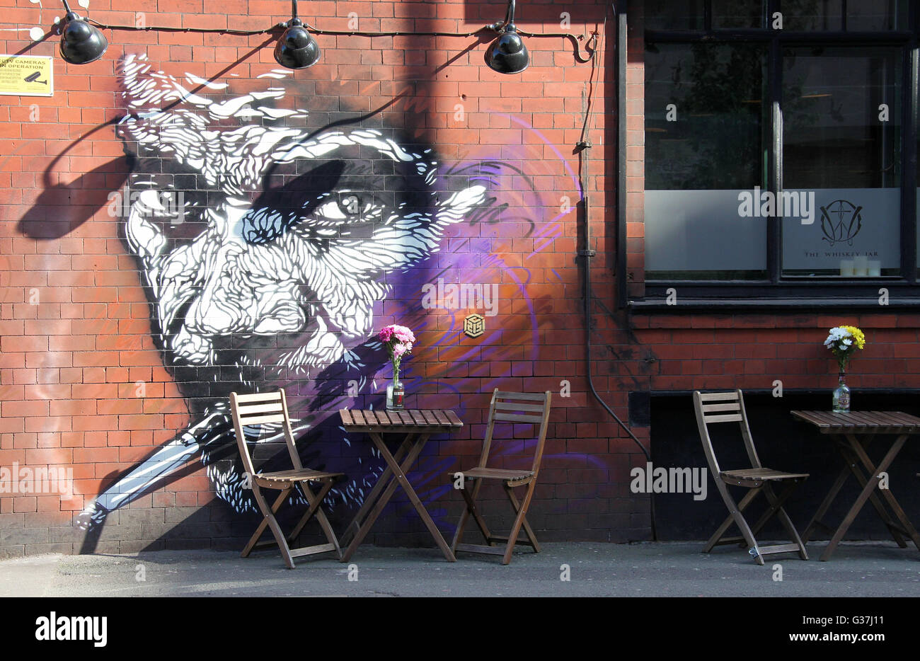 Kunst im öffentlichen Raum auf Tarif-Straße im nördlichen Viertel von Manchester durch C215 im Rahmen des Übereinkommens der Städte der Hoffnung Stockfoto