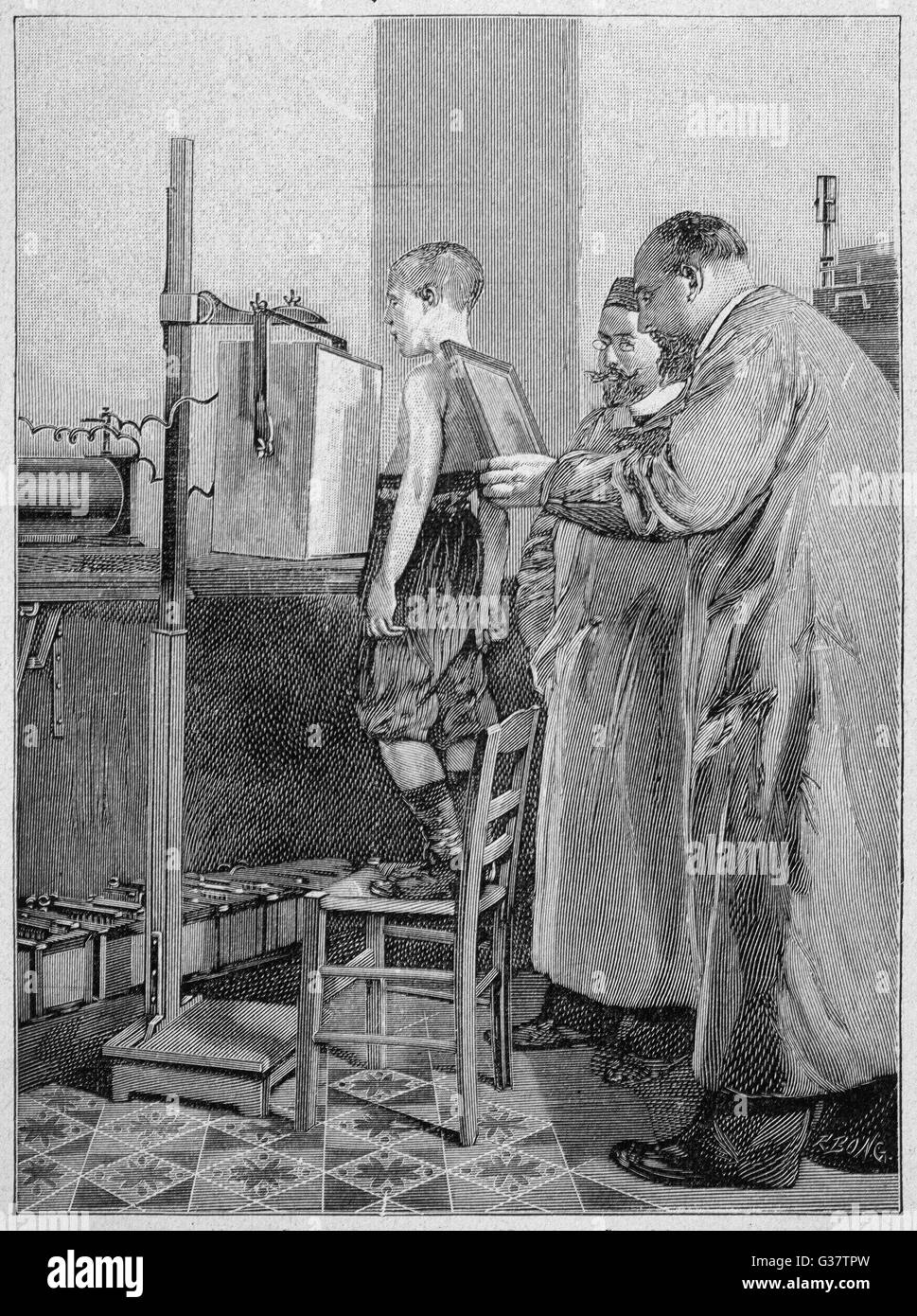 William Konrad Roentgen untersucht einen Patienten.  Er erhielt den Nobelpreis für Physik 1901 für seine Entdeckung im Jahre 1895, bekannt geworden als die x-ray.     Datum: 1896 Stockfoto
