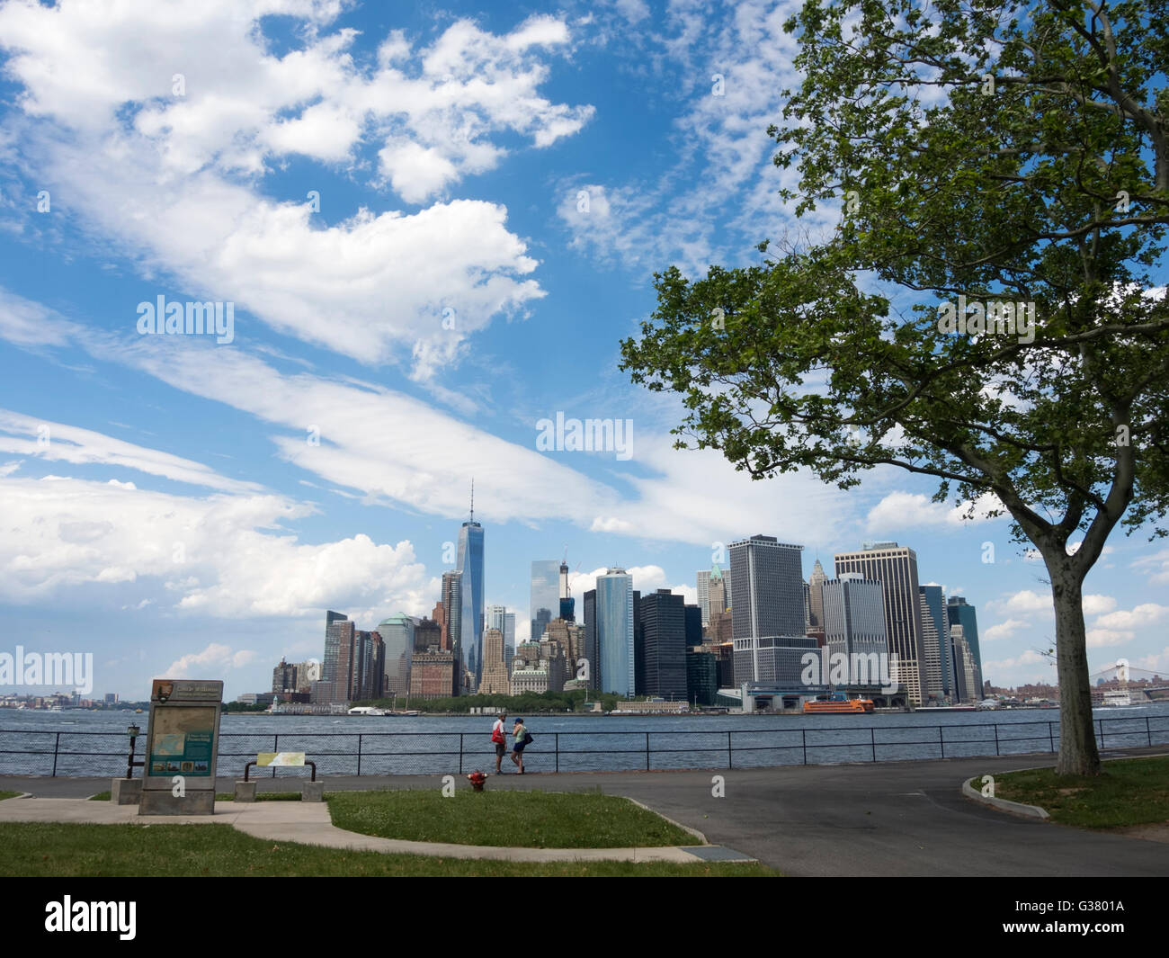 New York Skyline von Governors Island Stockfoto